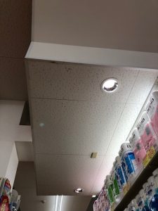 愛知県大治町の小売店にて安定器とダウンライト取替電気工事