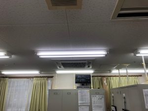 名古屋市西区の介護施設にて蛍光灯安定器の取替電気工事